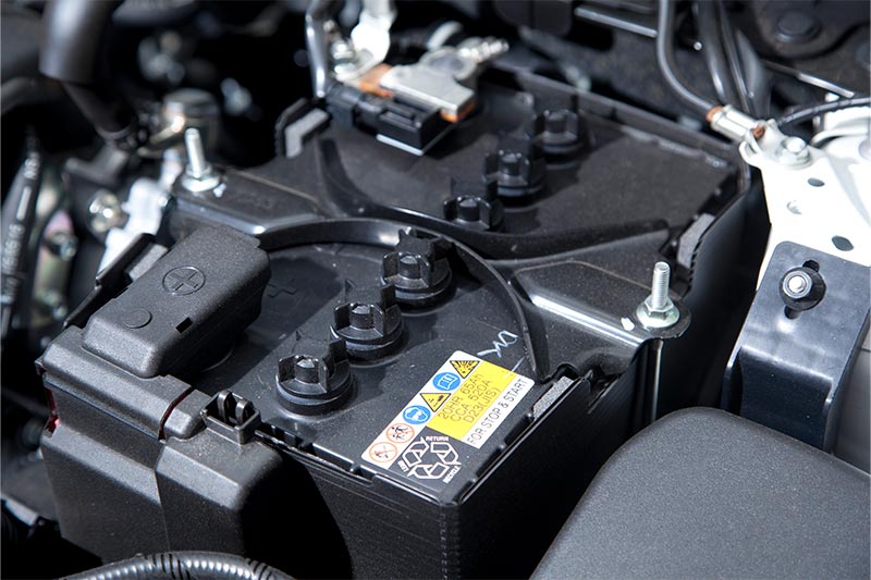 Cómo cargar la batería de un auto? - AutoPlanet